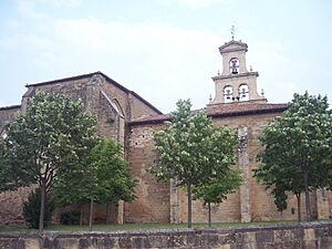 Archivo:Exterior del Monasterio de Cañas