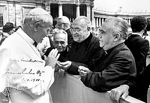 Archivo:José Rodríguez y Rodríguez con Juan Pablo II