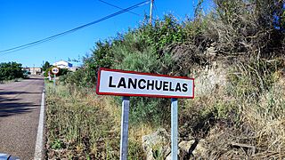 Lanchuelas, letrero de acceso a la localidad.jpg