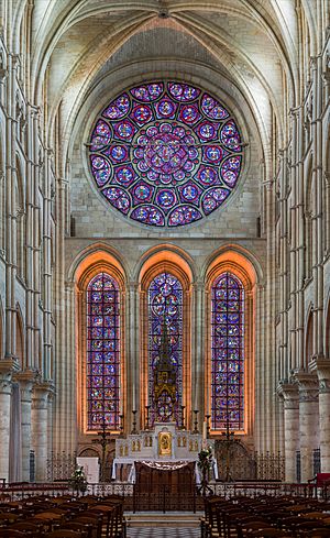 Archivo:Laon Cathedral East Window, Picardy, France - Diliff