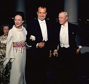 Archivo:Nixon and the Windsors