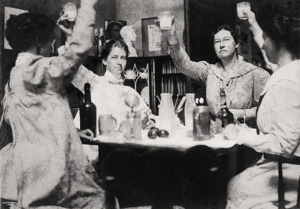 Archivo:Photograph of Violet Oakley, Jessie Willcox Smith, Elizabeth Shippen Green, and Henrietta Couzens