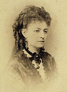 Portret Heleny Modrzejewskiej ca 1873 (337979) (cropped).jpg