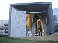 Archivo:Salewa Climbing Wall 2, Bolzano Bozen, Italy