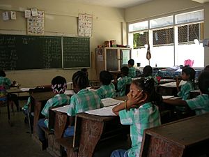 Archivo:Schooluniform in Suriname