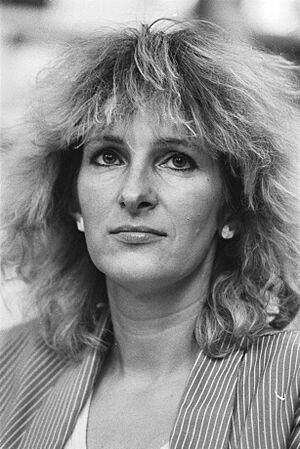 Archivo:Schrijfster Tessa de Loo, Bestanddeelnr 932-7893