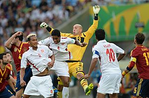 Archivo:Spain-Tahiti, Confederations Cup 2013 (08)