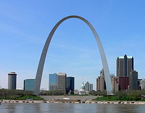 Archivo:St Louis Gateway Arch
