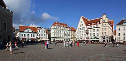 Archivo:Tallinn - Town Hall Square (Raekoja plats)