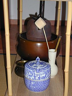 Archivo:Tea tools on daisu
