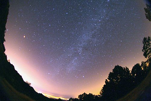 Archivo:Total lunar eclipse and milky way