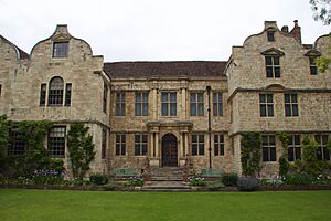 Archivo:Treasurer's House, York 2015 3