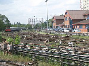 Archivo:Tube sidings south of Arnos Grove station - geograph.org.uk - 1401086