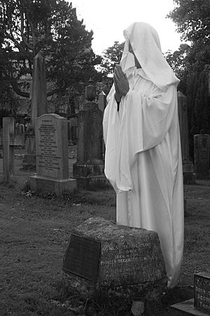 Archivo:Veneration of the grave of Agnes Brown, Dean Cemetery (Chaos Project)