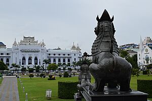 Archivo:Yangon city hall - panoramio