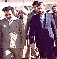 Archivo:عباس میرزا ابوطالبی به همراه مهندس میر حسین موسوی