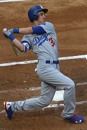 Archivo:20170718 Dodgers-WhiteSox Cody Bellinger swinging
