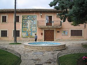 Archivo:AjuntamentAntic-Calvià-Mallorca-rafax