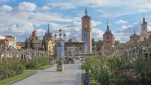 Archivo:Alcalá de Henares (RPS 08-11-2014) Plaza de Cervantes