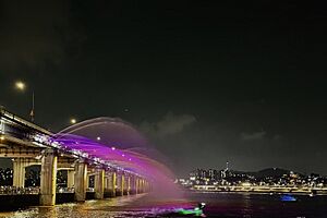 Archivo:Banpo Moonlight Rainbow Fountain