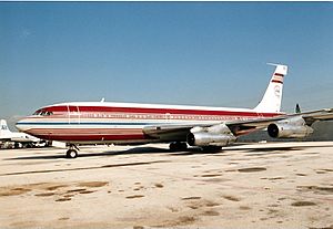 Archivo:Boeing 720-047B AN0192284