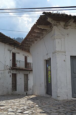 Archivo:Callejon de entrada a Yuscaran