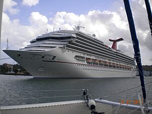 Archivo:Carnival Victory Sainte-Lucie - panoramio