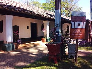 Archivo:Casona donde funciona el Museo Semblanzas de Héroes (San Ignacio Guazú)