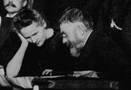 Archivo:Curie and Poincare 1911 Solvay