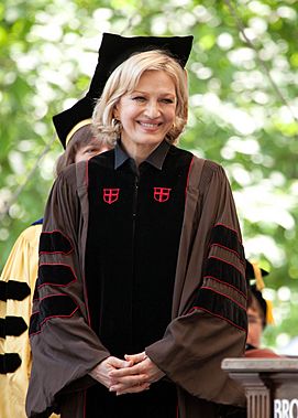 Archivo:Diane Sawyer honorary degree 2012