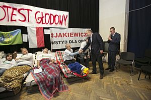 Archivo:Dobrzeń Wielki – protest głodowy i Grzegorz Schetyna