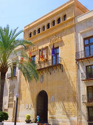 Archivo:Elche - Torre del Consell y Ayuntamiento 02