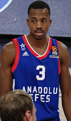 Archivo:Errick McCollum 3 - Anadolu Efes S.K. 20171215 (cropped)