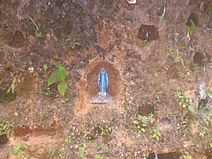 Archivo:Estatuillas Virgen de la Paz