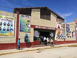 Archivo:Façana del Mercado Central d'Etén