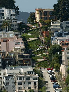 Full view of crooked Lombard Street, SF (Feb 2006).jpg