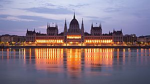 Archivo:HUN-2015-Budapest-Hungarian Parliament (Budapest) 2015-02