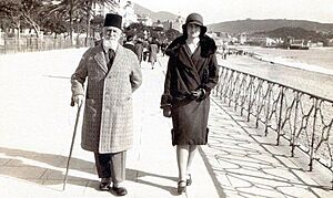 Archivo:Halife Abdülmecid Efendi ve kızı Dürrüşehvar Sultan