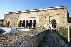 Archivo:Hall of Abd al-Rahman III - Madinat al-Zahra
