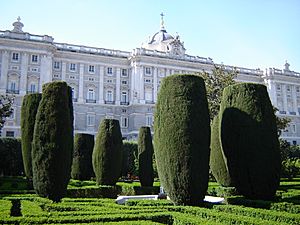 Archivo:Jardines de Sabatini (Madrid) 04