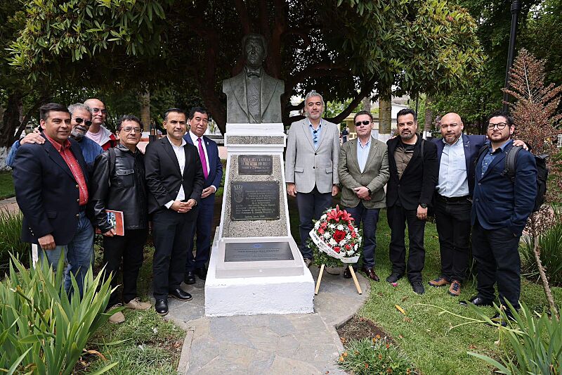 Juan Antonio Ríos estatua