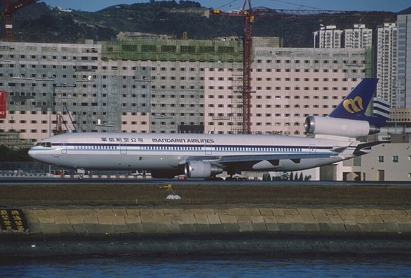 Mandarin Airlines MD-11; B-150@HKG, December 1994