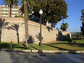 Archivo:Muralla de Cartagena