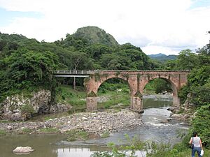 Archivo:Puente sobre el rio Titihuapa - panoramio