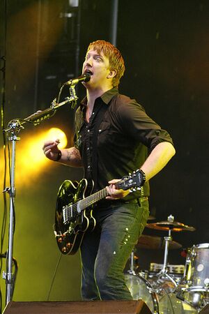 Archivo:Queen of the Stone Age - Joshua Homme