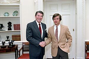 Archivo:Ronald Reagan with Lee Atwater