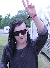 Archivo:Skrillex
