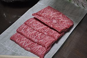 Archivo:Sliced Matsusaka wagyu beef