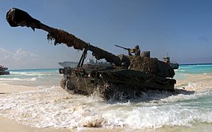 Archivo:Spanish M109A5 howitzer Bright Star 2001