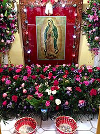 Archivo:Virgen de Guadalupe en el interior del Mercado de Uriangato